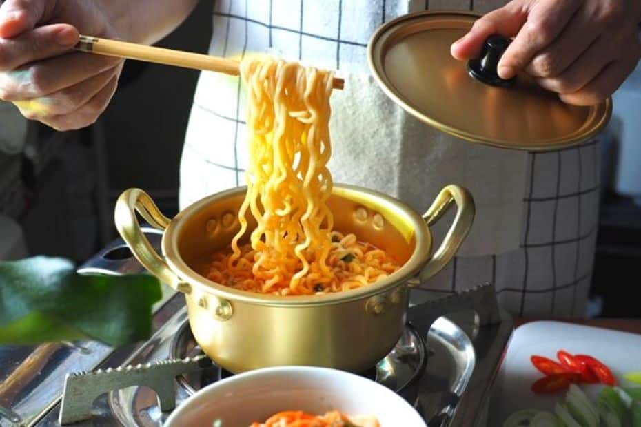 Korean Cookware To Make Korean Ramen Tastier