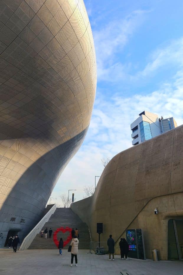 Beautiful Design At Dongdaemun Design Plaza
