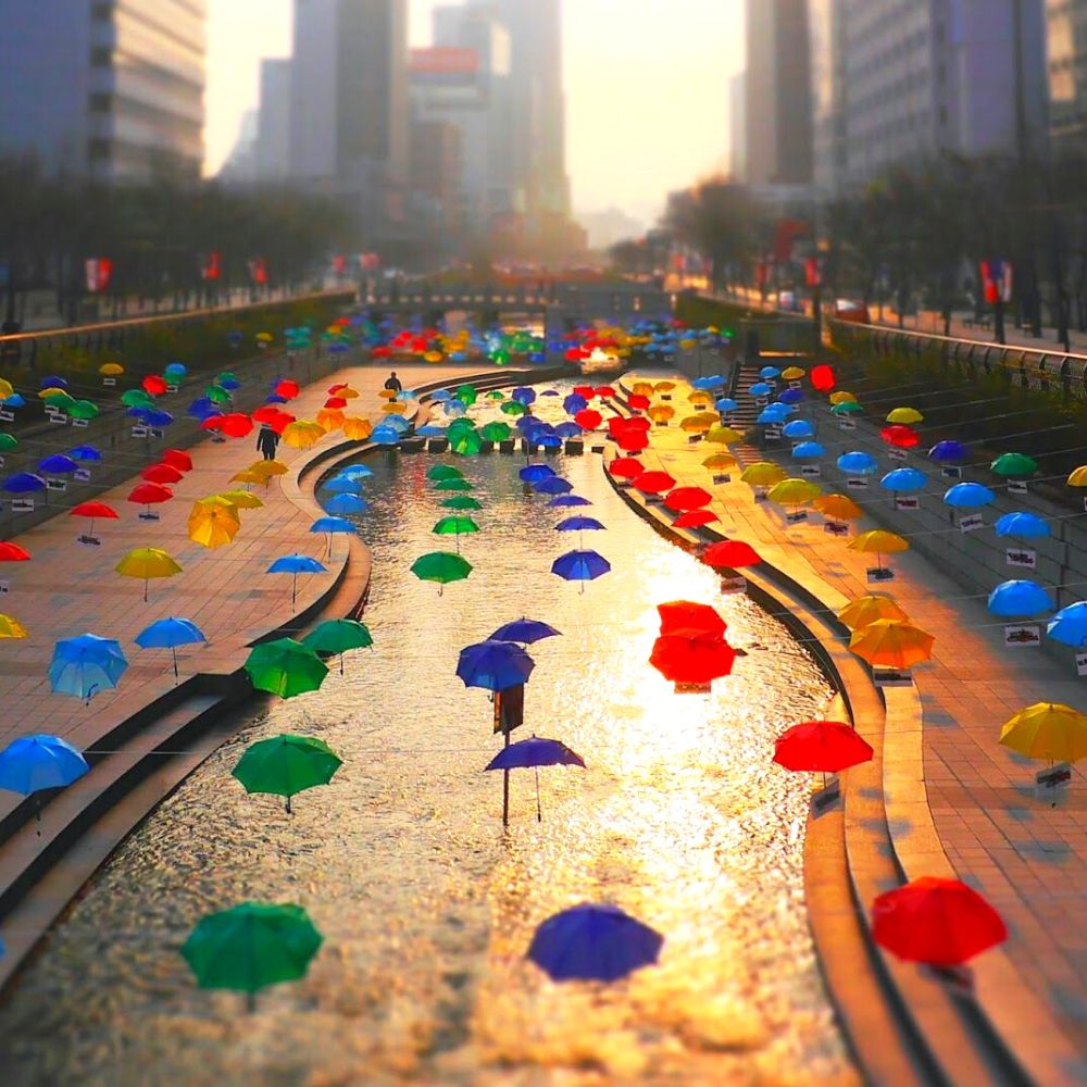 Cheonggyecheon Stream In Central Seoul